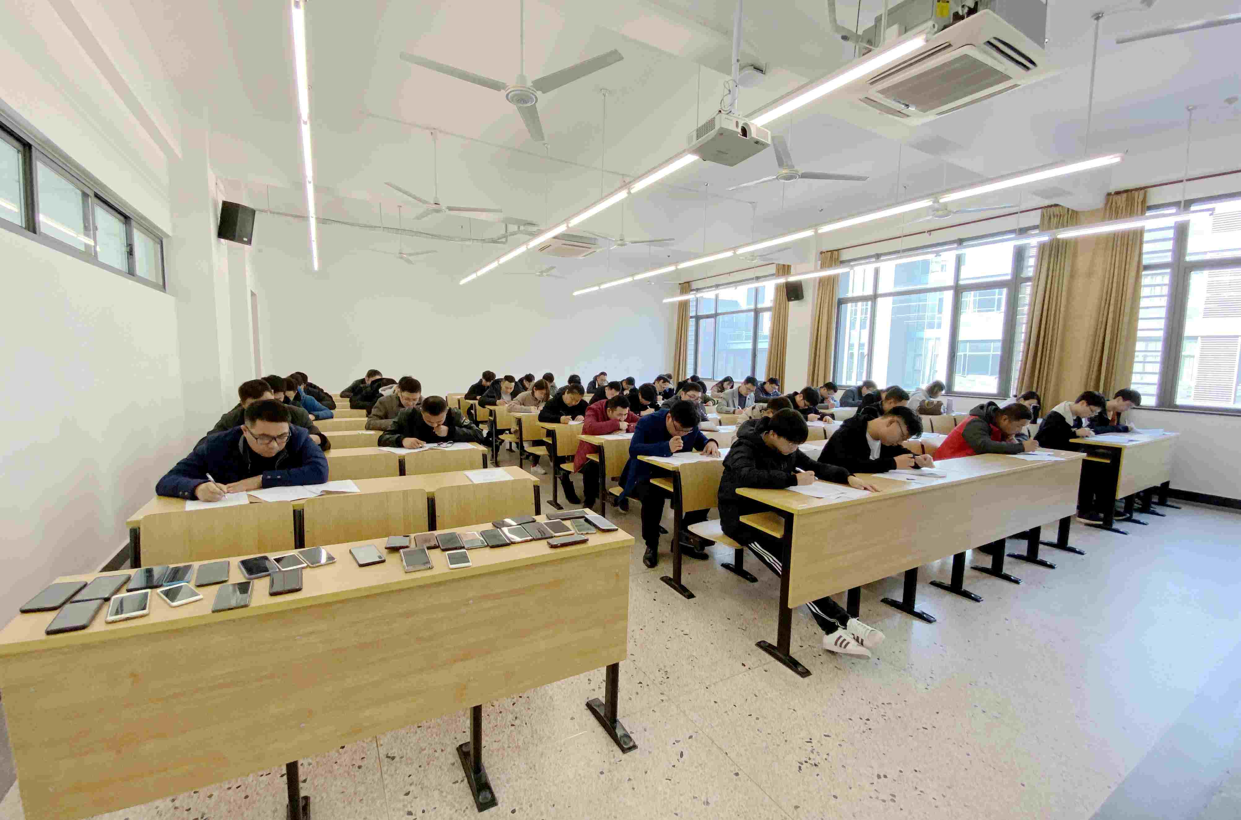 業(yè)務(wù)知識測試現(xiàn)場